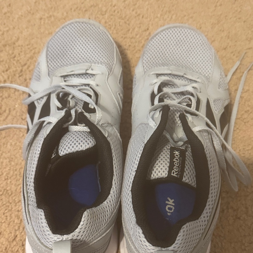Reebok men’s supreme running sneaker Gray and black Sneakers. Worn once
